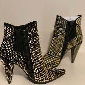 JEFFREY CAMPBELL STUDD BOOTIE, GOLD/BLACK, SIZE 10